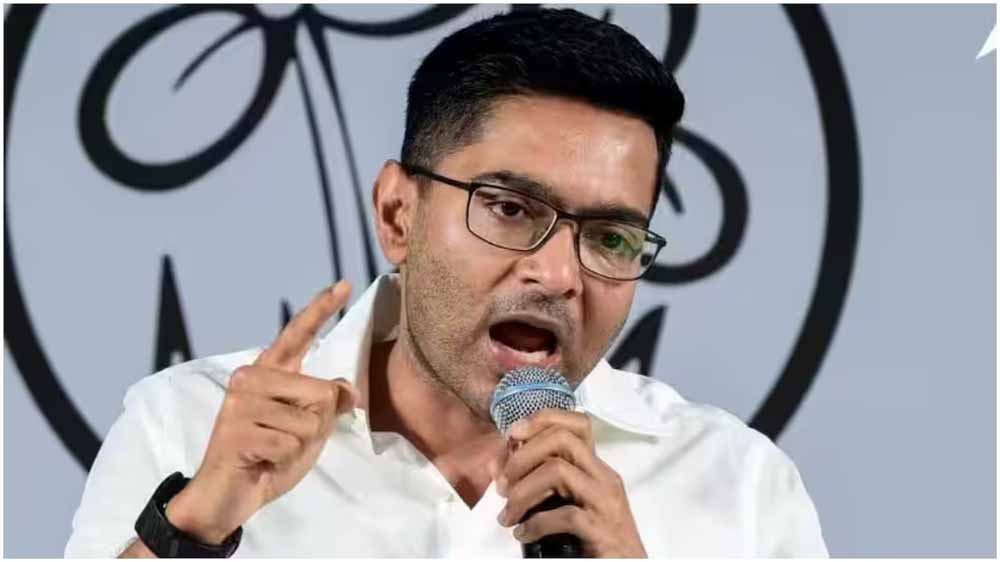 अम्फान राहत फंड में 200 करोड़ के घोटाले का आरोप, अभिषेक बनर्जी पर FIR की मांग अम्फान राहत फंड में 200 करोड़ के घोटाले का आरोप, अभिषेक बनर्जी पर FIR की मांग