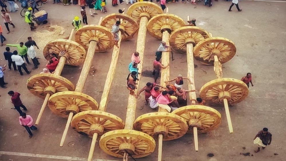 पुरी रथयात्रा 2026: रथ निर्माण कार्य ने पकड़ी रफ्तार, मूर्तिकारों की अद्भुत कलाकारी ने मोहा मन