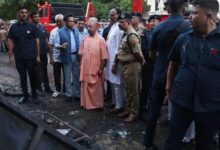अलीगढ़ से सीधे अग्निकांड स्थल पहुंचे मुख्यमंत्री योगी