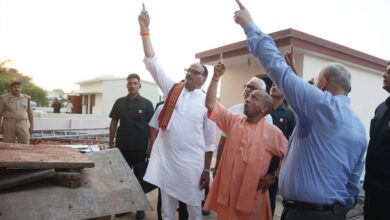 अलीगढ़ से सीधे घटनास्थल और अस्पताल पहुंचे सीएम योगी, हाईलेवल मीटिंग के बाद ताबड़तोड़ एक्शन