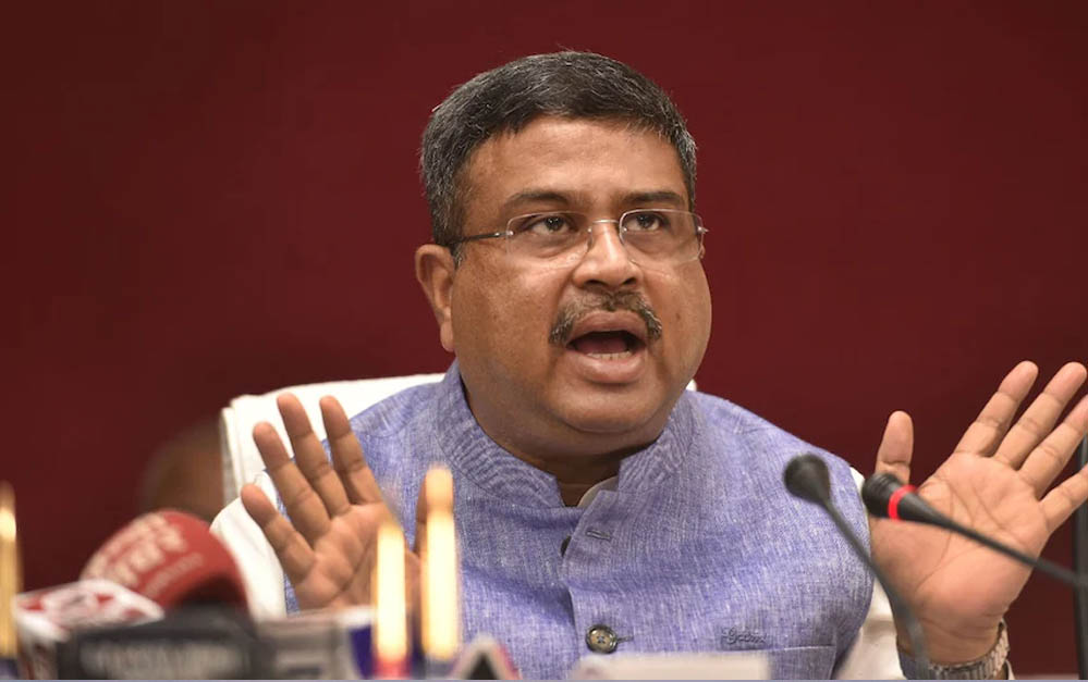 NEET पेपर लीक पर शिक्षा मंत्री का बड़ा बयान, बोले- रक्षक ही भक्षक बने, पेपर बनाने वाले ही बदमाशों से मिले NEET पेपर लीक पर शिक्षा मंत्री का बड़ा बयान, बोले- रक्षक ही भक्षक बने, पेपर बनाने वाले ही बदमाशों से मिले