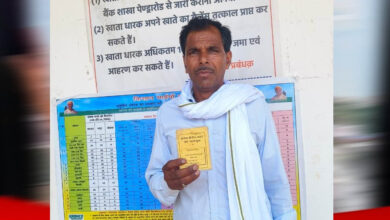 खेतों तक समय पर पहुंच रहे कृषि आदान, किसानों के चेहरे पर लौटी मुस्कान खेतों तक समय पर पहुंच रहे कृषि आदान, किसानों के चेहरे पर लौटी मुस्कान
