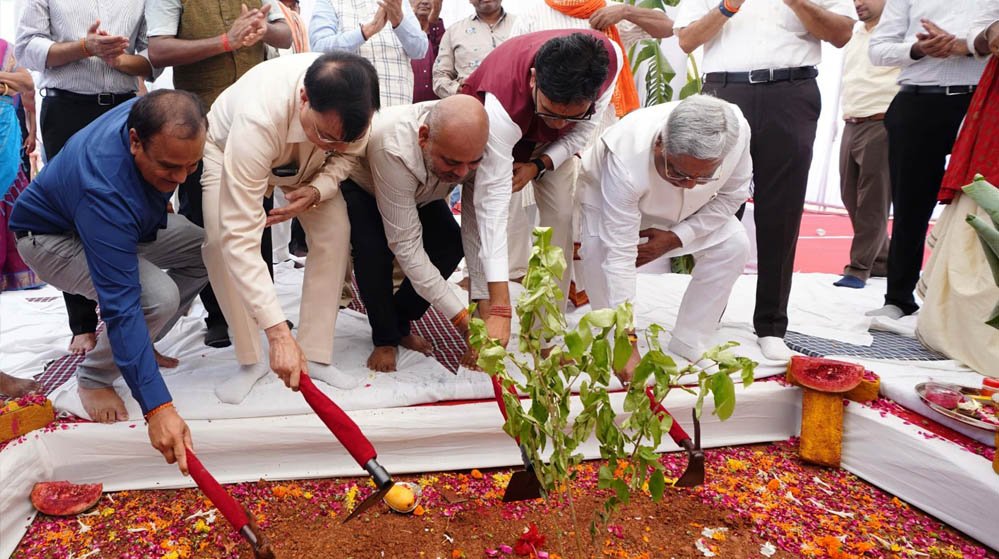 वाणिज्य एवं उद्योग मंत्री लखन लाल देवांगन तथा आवास एवं पर्यावरण मंत्री ओ.पी. चौधरी ने गारमेंट मैन्युफैक्चरिंग यूनिट का किया भूमिपूजन वाणिज्य एवं उद्योग मंत्री लखन लाल देवांगन तथा आवास एवं पर्यावरण मंत्री ओ.पी. चौधरी ने गारमेंट मैन्युफैक्चरिंग यूनिट का किया भूमिपूजन