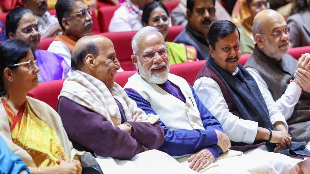 Modi Cabinet Reshuffle: जल्द हो सकता है बड़ा फेरबदल, TMC-शिवसेना के बागियों को मिल सकता है बड़ा इनाम!