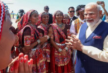 तीन दिवसीय दौरे पर सेशल्स पहुंचे PM मोदी, राष्ट्रपति पैट्रिक हर्मिनी ने किया भव्य स्वागत
