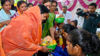 नवविकास की राह पर अग्रसर बस्तर :जगरगुण्डा पहुंचने वाली पहली महिला मंत्री बनी लक्ष्मी राजवाड़े नवविकास की राह पर अग्रसर बस्तर :जगरगुण्डा पहुंचने वाली पहली महिला मंत्री बनी लक्ष्मी राजवाड़े