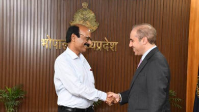 पुलिस महानिदेशक कैलाश मकवाणा से नीदरलैंड के कॉन्सुल जनरल ने की शिष्टाचार भेंट पुलिस महानिदेशक कैलाश मकवाणा से नीदरलैंड के कॉन्सुल जनरल ने की शिष्टाचार भेंट