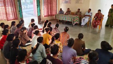 जनजातीय छात्राओं को सुरक्षा और अधिकारों के प्रति किया जा रहा जागरूक