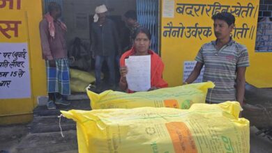 खरीफ सीजन से पहले किसानों को बड़ी राहत, सोसाइटियों में आसानी से मिल रहा खाद; महिला किसान सरिता ने CM विष्णु देव साय का जताया आभार खरीफ सीजन से पहले किसानों को बड़ी राहत, सोसाइटियों में आसानी से मिल रहा खाद; महिला किसान सरिता ने CM विष्णु देव साय का जताया आभार