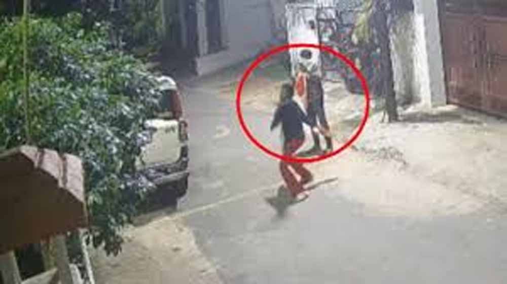 रांची में RSS कार्यालय पर पेट्रोल बम हमला, कोडरमा से दो आरोपी गिरफ्तार रांची में RSS कार्यालय पर पेट्रोल बम हमला, कोडरमा से दो आरोपी गिरफ्तार