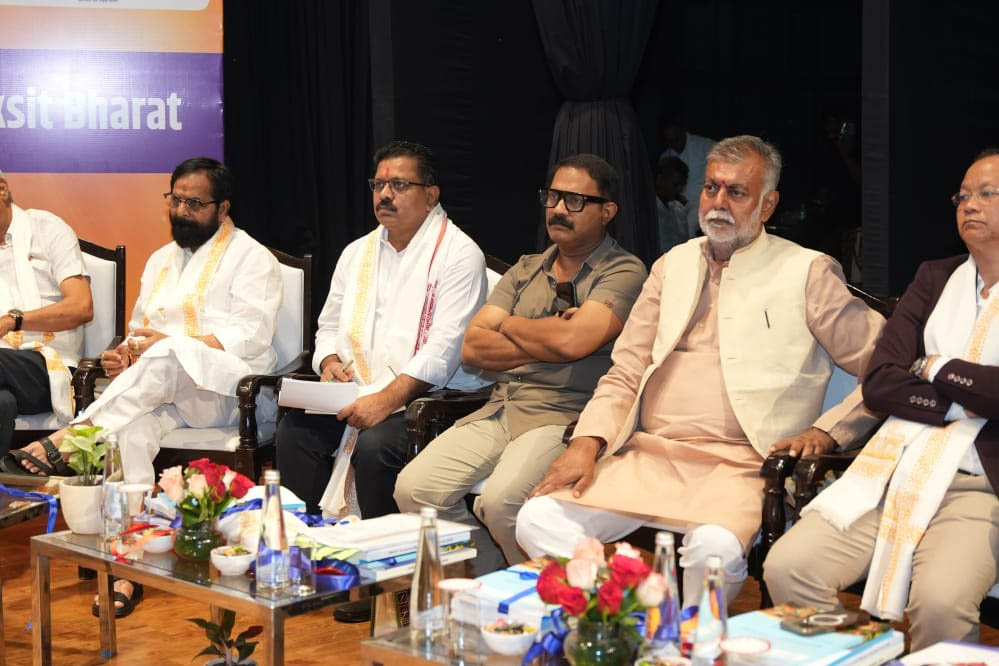 रायपुर : केंद्रीय ग्रामीण विकास मंत्री ने राष्ट्रीय सम्मेलन में की छत्तीसगढ़ के मटेरियल बैंक मॉडल की सराहना रायपुर : केंद्रीय ग्रामीण विकास मंत्री ने राष्ट्रीय सम्मेलन में की छत्तीसगढ़ के मटेरियल बैंक मॉडल की सराहना