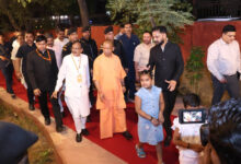 मुरादाबाद में दिखा सीएम योगी का वात्सल्य: दो अनजान बच्चियों के हाथों कराया ‘श्री राम वाटिका’ का लोकार्पण