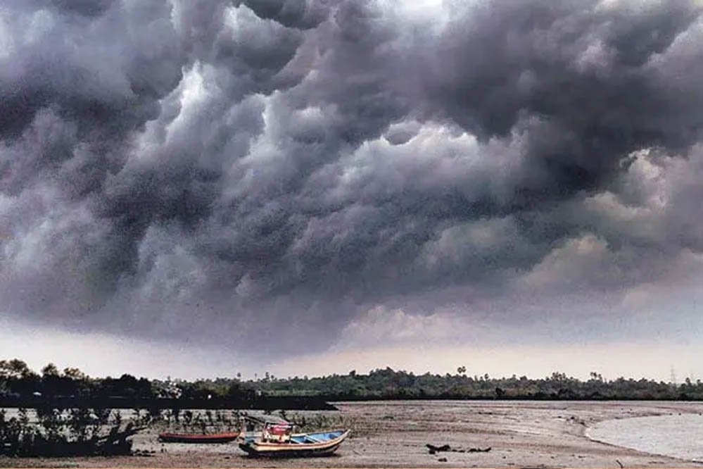 एल-नीनो का मानसून पर बड़ा असर, जून में 42% कम बारिश; 100 साल का तीसरा सबसे सूखा महीना एल-नीनो का मानसून पर बड़ा असर, जून में 42% कम बारिश; 100 साल का तीसरा सबसे सूखा महीना