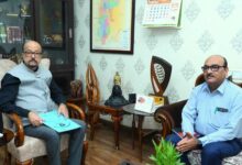 राज्यपाल रमेन डेका से मुख्य सचिव ने सौजन्य भेंट की