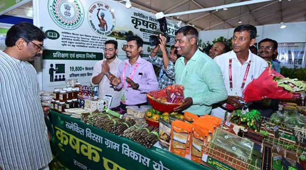 रांची कृषि व्यापार मेले में किसानों की भीड़, आधुनिक खेती और तकनीक का दिखा संगम रांची कृषि व्यापार मेले में किसानों की भीड़, आधुनिक खेती और तकनीक का दिखा संगम