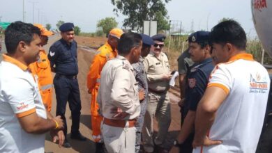 सीहोर में अमोनिया गैस रिसाव से हड़कंप, पुलिस और NDRF ने संभाला मोर्चा सीहोर में अमोनिया गैस रिसाव से हड़कंप, पुलिस और NDRF ने संभाला मोर्चा