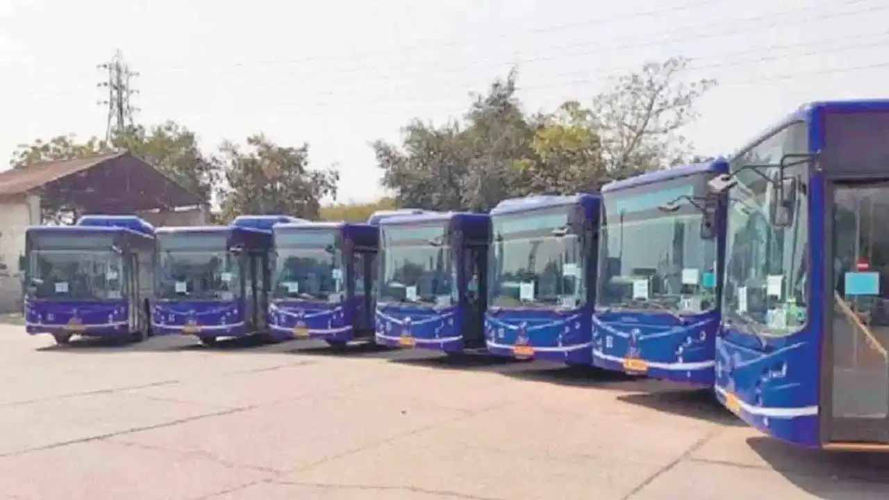 दिल्ली में 2800 नई इलेक्ट्रिक एसी बसें: सार्वजनिक परिवहन को मिलेगा बड़ा विस्तार दिल्ली में 2800 नई इलेक्ट्रिक एसी बसें: सार्वजनिक परिवहन को मिलेगा बड़ा विस्तार
