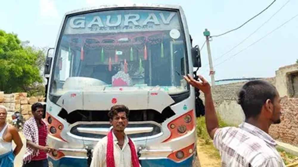 नालंदा में बड़ा हादसा: हाईटेंशन तार की चपेट में आई बस, दंपती की मौत और 8 घायल
