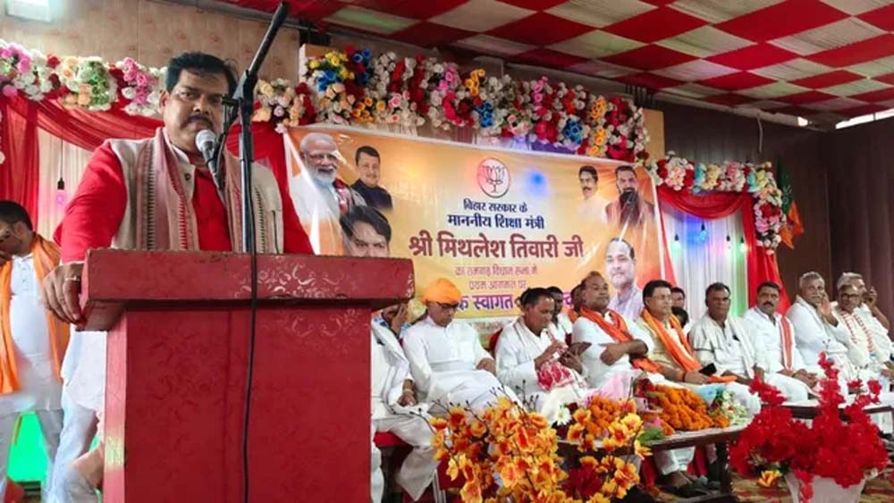 बिहार के शिक्षा मंत्री का बड़ा बयान, शिक्षकों की गतिविधियों पर AI निगरानी से बढ़ेगी सख्ती बिहार के शिक्षा मंत्री का बड़ा बयान, शिक्षकों की गतिविधियों पर AI निगरानी से बढ़ेगी सख्ती