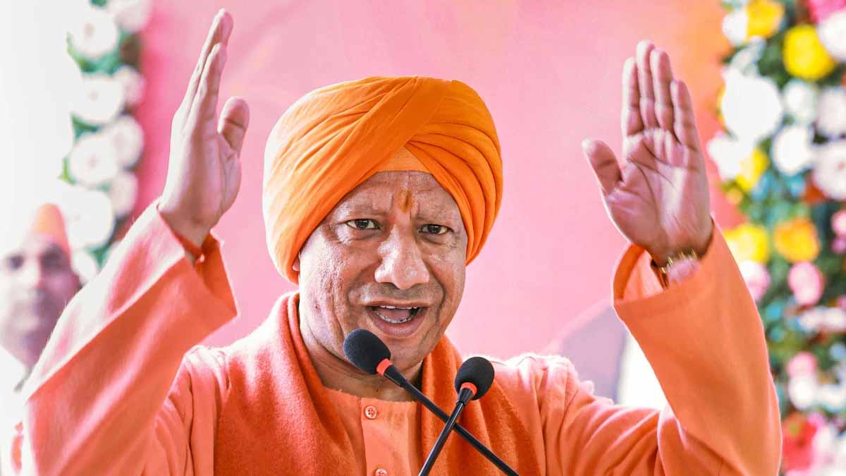 योगी आदित्यनाथ का बड़ा बयान: “भारत कोई धर्मशाला नहीं, संस्कारों का सम्मान जरूरी” योगी आदित्यनाथ का बड़ा बयान: “भारत कोई धर्मशाला नहीं, संस्कारों का सम्मान जरूरी”