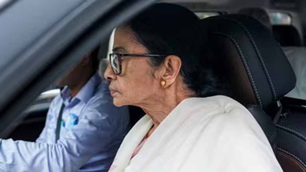 टीएमसी में बड़ा फेरबदल, सायोनी घोष को युवा मोर्चे से हटाया गया टीएमसी में बड़ा फेरबदल, सायोनी घोष को युवा मोर्चे से हटाया गया