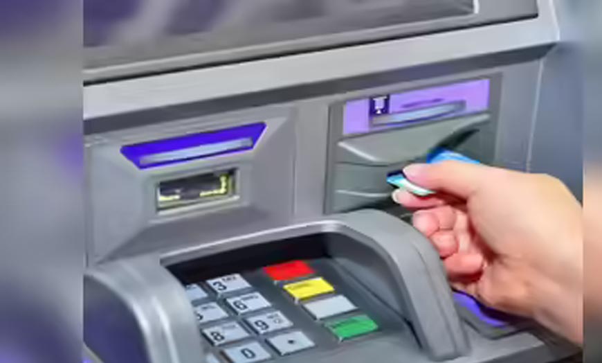 देश में कैश का रिकॉर्ड स्तर, फिर भी खाली पड़े ATM! आखिर क्यों गहराया नकदी संकट? देश में कैश का रिकॉर्ड स्तर, फिर भी खाली पड़े ATM! आखिर क्यों गहराया नकदी संकट?