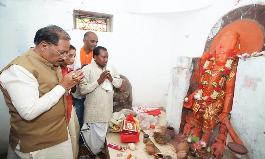 मुख्यमंत्री विष्णुदेव साय ने ऐतिहासिक चतुर्भुज विष्णु मंदिर में की पूजा-अर्चना, प्रदेश की सुख-समृद्धि की कामना मुख्यमंत्री विष्णुदेव साय ने ऐतिहासिक चतुर्भुज विष्णु मंदिर में की पूजा-अर्चना, प्रदेश की सुख-समृद्धि की कामना