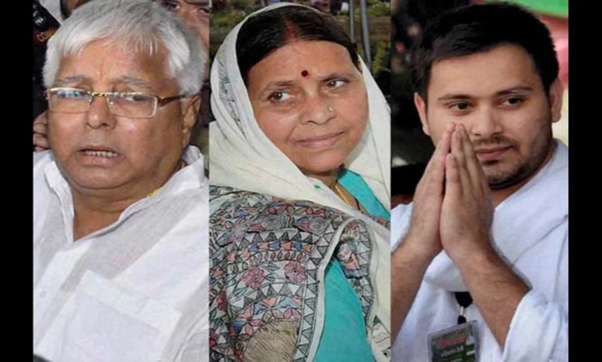 लालू-राबड़ी के बाद तेजस्वी का बड़ा कदम, सुरक्षा में कटौती से नाराज होकर लौटाई सरकारी सिक्योरिटी लालू-राबड़ी के बाद तेजस्वी का बड़ा कदम, सुरक्षा में कटौती से नाराज होकर लौटाई सरकारी सिक्योरिटी