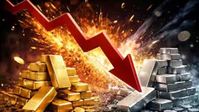 Gold-Silver Crash: अमेरिका के एक फैसले से धड़ाम हुए दाम, चांदी ₹16,500 टूटी; सोना भी फिसला Gold-Silver Crash: अमेरिका के एक फैसले से धड़ाम हुए दाम, चांदी ₹16,500 टूटी; सोना भी फिसला