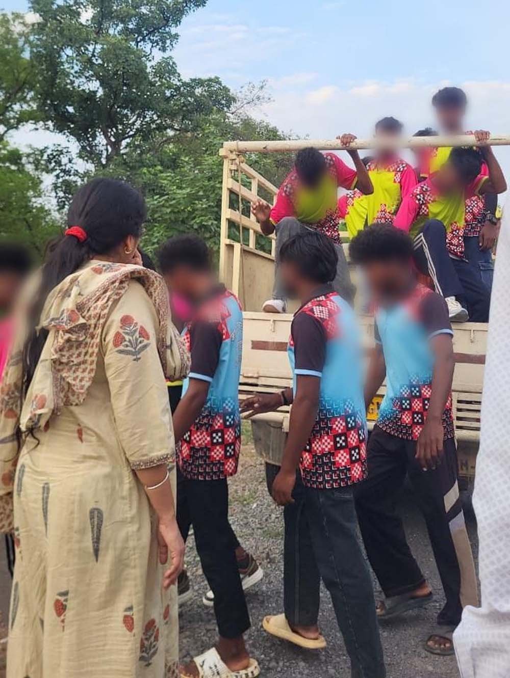 राज्य बाल अधिकार संरक्षण आयोग की कार्रवाई, पिकअप वाहन चालक पर जांच के आदेश राज्य बाल अधिकार संरक्षण आयोग की कार्रवाई, पिकअप वाहन चालक पर जांच के आदेश