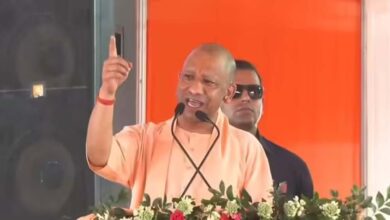 देवरिया में सीएम योगी का कड़ा संदेश, आस्था से खिलवाड़ पर चेतावनी