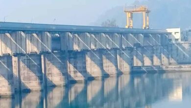 देश के जलाशयों में तेजी से घटा पानी, 22 दिनों में 12% स्टॉक कम होने से संकट गहराया देश के जलाशयों में तेजी से घटा पानी, 22 दिनों में 12% स्टॉक कम होने से संकट गहराया