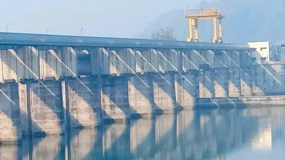 देश के जलाशयों में तेजी से घटा पानी, 22 दिनों में 12% स्टॉक कम होने से संकट गहराया देश के जलाशयों में तेजी से घटा पानी, 22 दिनों में 12% स्टॉक कम होने से संकट गहराया