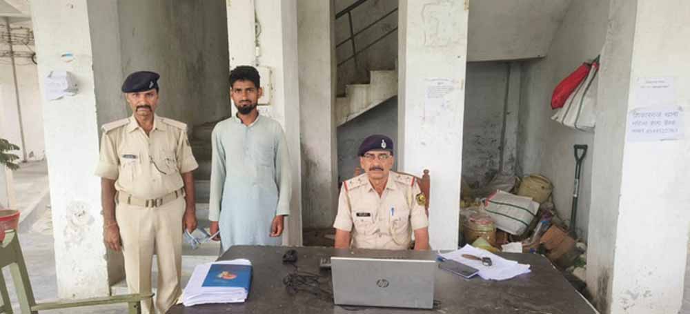 पूर्वी चंपारण में मानव तस्करी का खुलासा, मौलवी गिरफ्तार, 4 नाबालिग बरामद पूर्वी चंपारण में मानव तस्करी का खुलासा, मौलवी गिरफ्तार, 4 नाबालिग बरामद