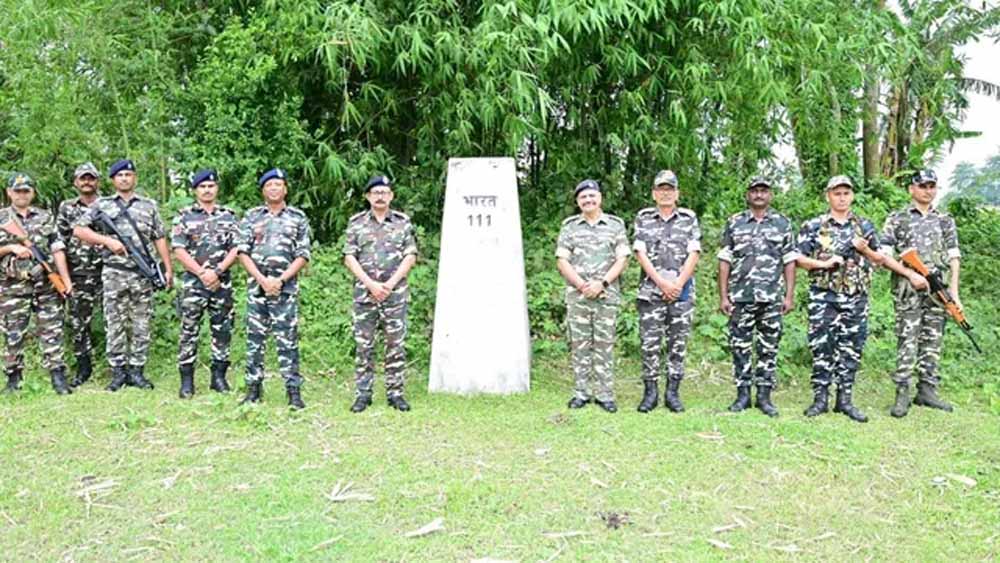 किशनगंज में भारत-नेपाल सीमा पर SSB अलर्ट, घुसपैठ रोकने के लिए सुरक्षा बढ़ाई गई किशनगंज में भारत-नेपाल सीमा पर SSB अलर्ट, घुसपैठ रोकने के लिए सुरक्षा बढ़ाई गई