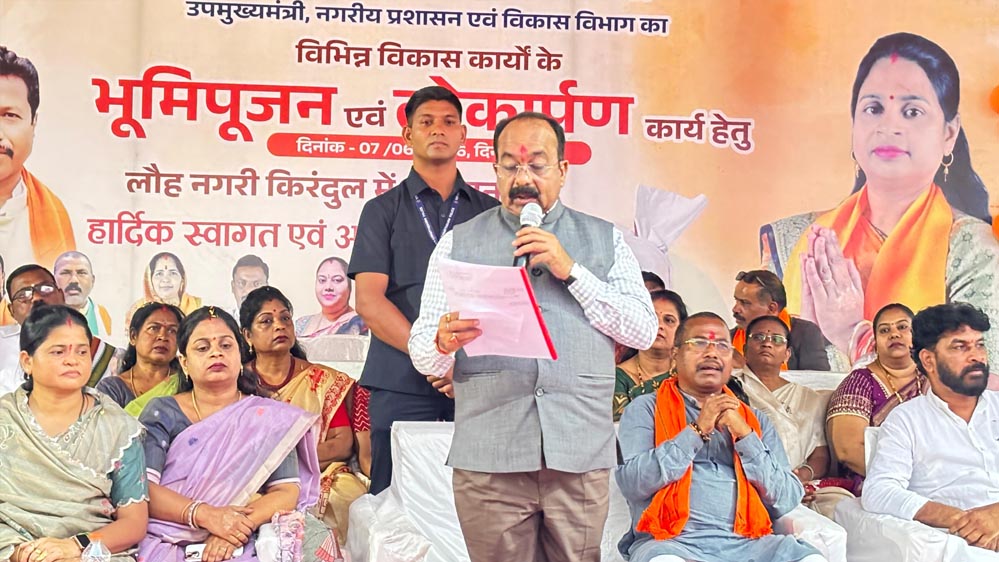 स्वच्छता, पेयजल, सड़क, अधोसंरचना और नागरिक सुविधाएं बढ़ाने प्रमुखता से किये जा रहे काम – अरुण साव स्वच्छता, पेयजल, सड़क, अधोसंरचना और नागरिक सुविधाएं बढ़ाने प्रमुखता से किये जा रहे काम – अरुण साव