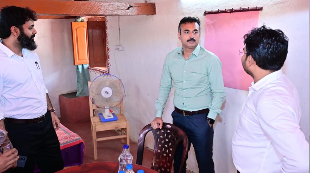 प्रभारी सचिव अंकित आनंद ने केरे गांव के होमस्टे का किया अवलोकन प्रभारी सचिव अंकित आनंद ने केरे गांव के होमस्टे का किया अवलोकन