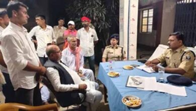 मंत्री के काफिले पर हमले का मास्टरमाइंड गिरफ्तार, 10 थानों की फोर्स ने 7 आरोपियों को दबोचा मंत्री के काफिले पर हमले का मास्टरमाइंड गिरफ्तार, 10 थानों की फोर्स ने 7 आरोपियों को दबोचा