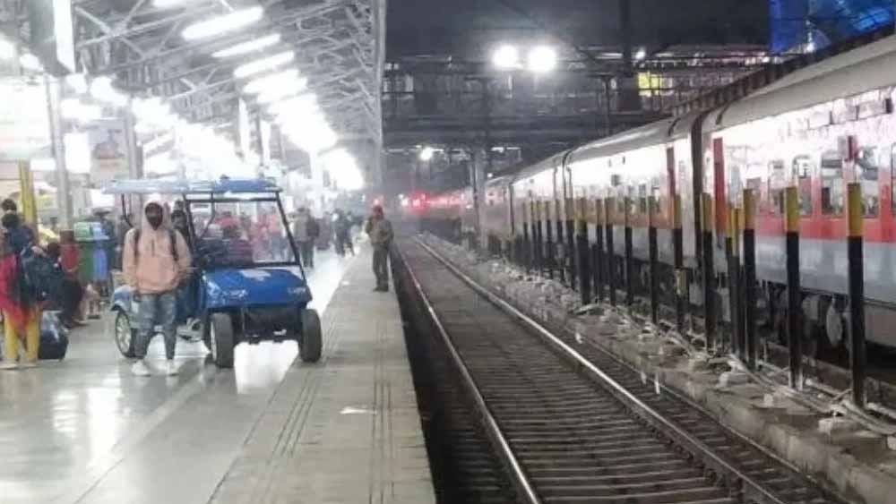 डालटनगंज समेत 7500 रेलवे स्टेशनों का होगा फायर सेफ्टी ऑडिट, आग से बचाव के लिए बनेगी नई नीति डालटनगंज समेत 7500 रेलवे स्टेशनों का होगा फायर सेफ्टी ऑडिट, आग से बचाव के लिए बनेगी नई नीति