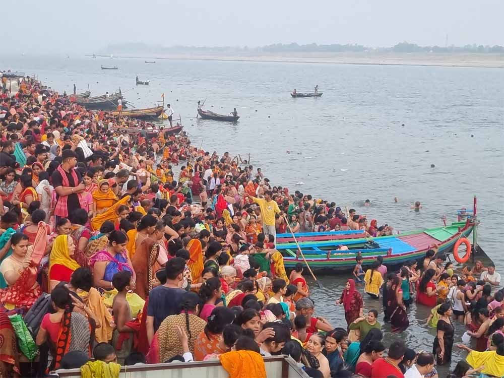 बक्सर में आर्द्रा स्नान पर उमड़ा आस्था का सैलाब, 20 हजार श्रद्धालुओं ने गंगा में लगाई डुबकी