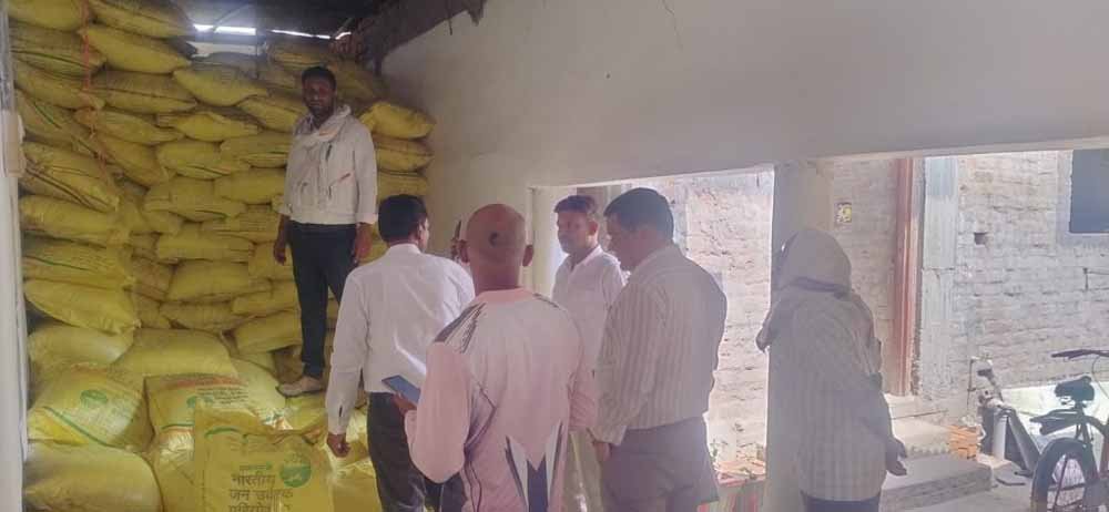 खाद कालाबाजारी पर बड़ा एक्शन, 1500 बोरी जब्त; दो प्रतिष्ठानों के लाइसेंस निलंबित खाद कालाबाजारी पर बड़ा एक्शन, 1500 बोरी जब्त; दो प्रतिष्ठानों के लाइसेंस निलंबित