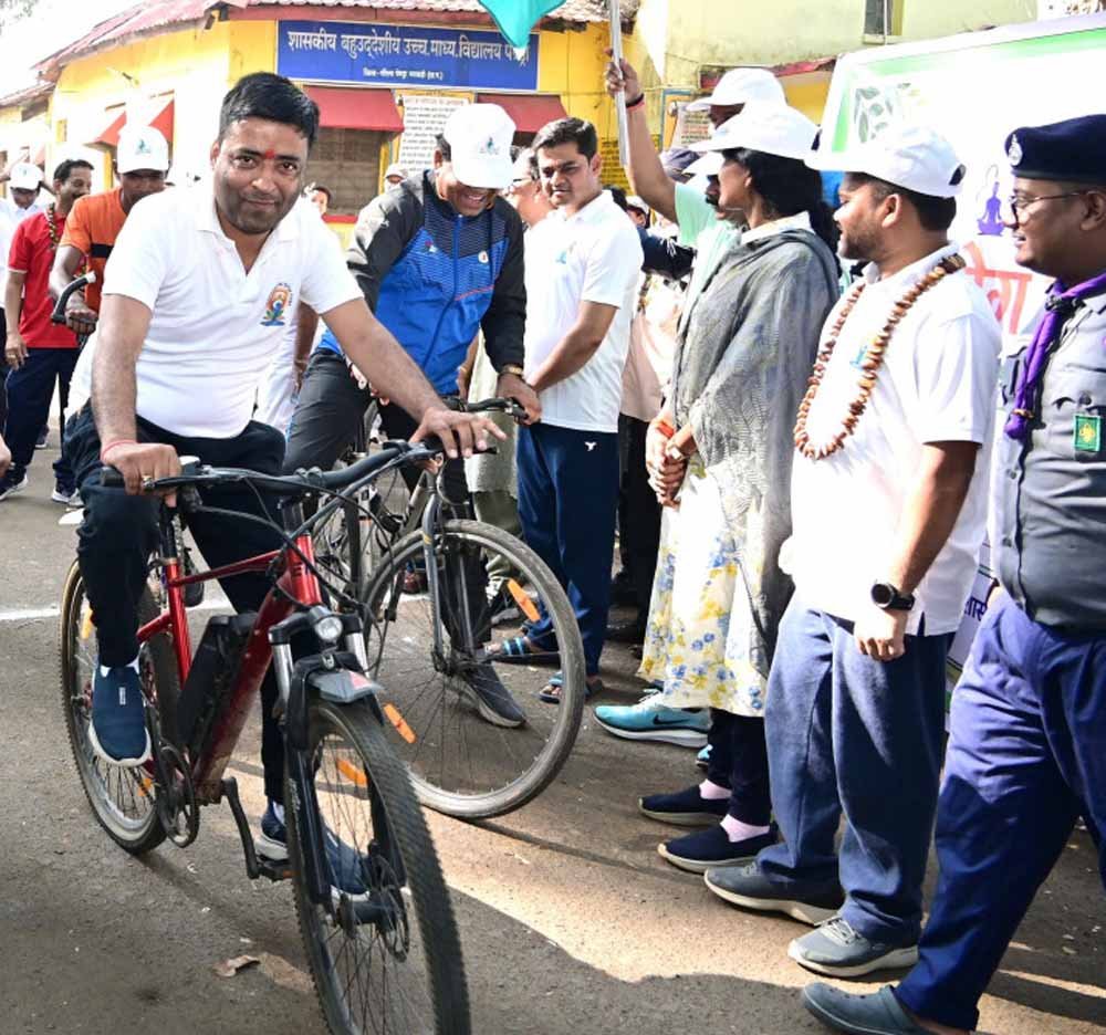 योग दिवस पर गौरेला-पेंड्रा-मरवाही में साइकिल रैली, फिटनेस और स्वास्थ्य का दिया संदेश योग दिवस पर गौरेला-पेंड्रा-मरवाही में साइकिल रैली, फिटनेस और स्वास्थ्य का दिया संदेश
