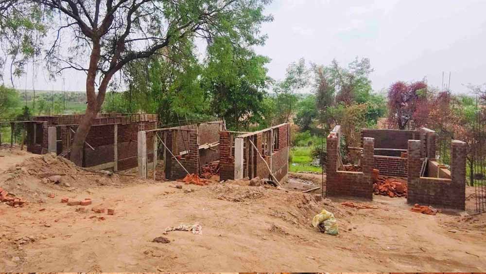 सरकारी जमीन पर बन रहा था रिसॉर्ट! शिकायत मिलते ही प्रशासन ने लगाई रोक