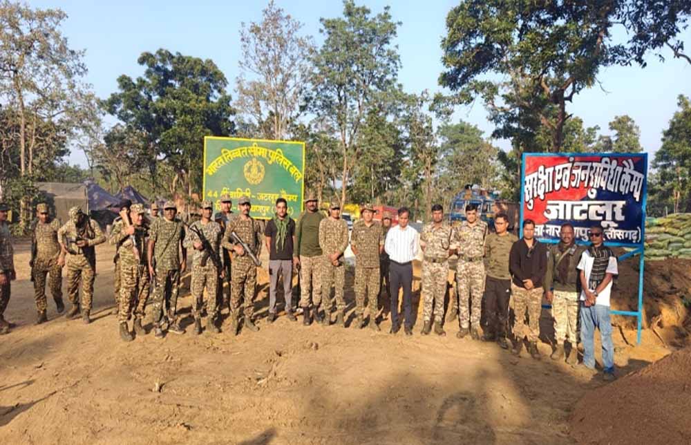 नारायणपुर में नक्सलियों के प्रतीकों पर कार्रवाई, सुरक्षा बलों ने ध्वस्त किए स्मारक नारायणपुर में नक्सलियों के प्रतीकों पर कार्रवाई, सुरक्षा बलों ने ध्वस्त किए स्मारक