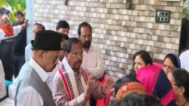 नौगई ट्रिपल मर्डर पीड़ितों से मिले विक्रमादित्य, आरोपियों के एनकाउंटर और संपत्ति कुर्की की मांग नौगई ट्रिपल मर्डर पीड़ितों से मिले विक्रमादित्य, आरोपियों के एनकाउंटर और संपत्ति कुर्की की मांग