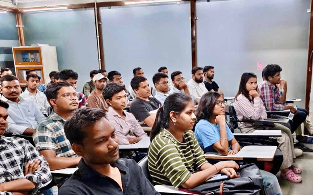 CM साय ने UPSC प्रीलिम्स में सफल ट्राइबल यूथ हॉस्टल के विद्यार्थियों से की मुलाकात, बढ़ाया हौसला CM साय ने UPSC प्रीलिम्स में सफल ट्राइबल यूथ हॉस्टल के विद्यार्थियों से की मुलाकात, बढ़ाया हौसला