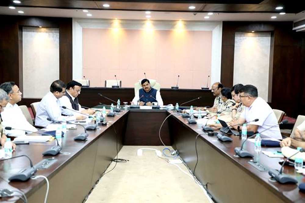 बेहतर कानून व्यवस्था के लिए वरिष्ठ अधिकारी भी रहें मुस्तैद : मुख्यमंत्री डॉ. यादव बेहतर कानून व्यवस्था के लिए वरिष्ठ अधिकारी भी रहें मुस्तैद : मुख्यमंत्री डॉ. यादव