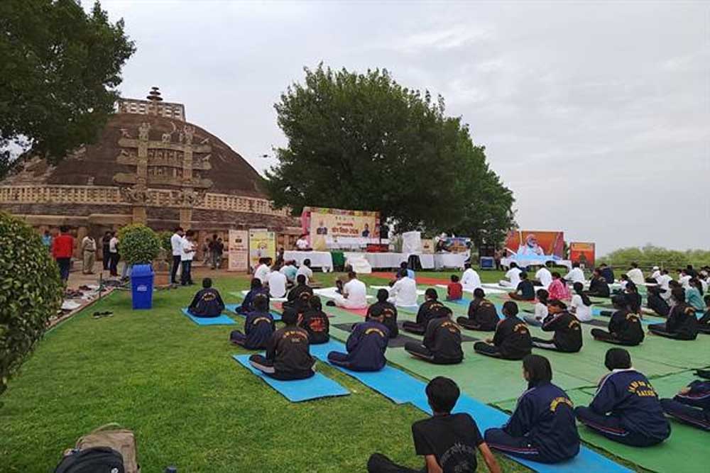 प्रदेश के प्रमुख पर्यटन स्थलों से गूंजा योग का वैश्विक संदेश, योग अपनाने का लिया गया सामूहिक संकल्प
