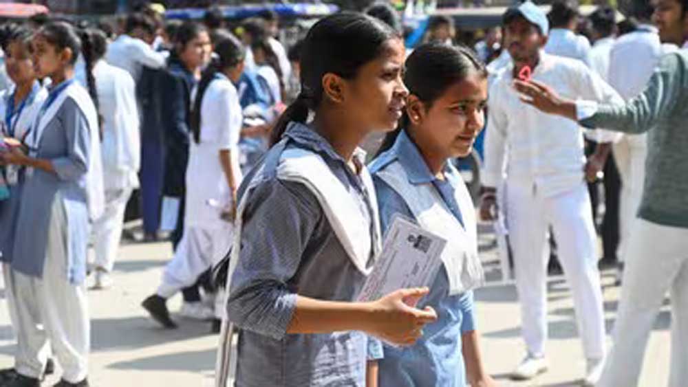 हायर सेकंडरी द्वितीय परीक्षा में बेटियों ने मारी बाजी हायर सेकंडरी द्वितीय परीक्षा में बेटियों ने मारी बाजी