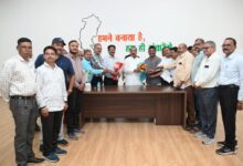 स्वायत्तशासी कर्मचारी महासंघ के प्रतिनिधिमंडल ने उपमुख्यमंत्री अरुण साव को 15 सूत्रीय मांग पत्र सौंपा